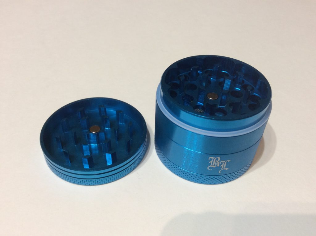 black leaf grinder bleu