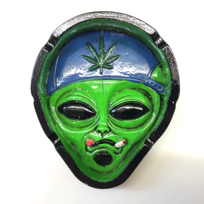 cendrier alien qui fume