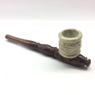 pipe en bois avec cuve en pierre